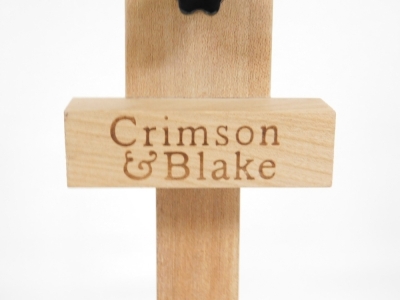 A Crimson & Blake tabletop easel. - 2