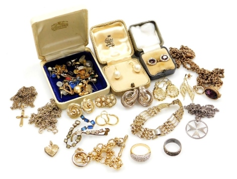 Victorian and later costume jewellery, including earrings, neck chains, rings, and a fob.