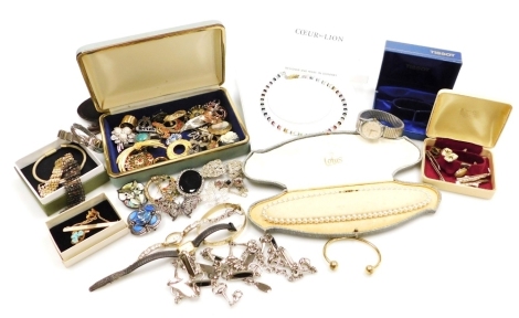 Silver and costume jewellery, including a gold plated bangle, torc, paste set clip brooch, further brooches, necklaces, gentleman's cuff links and tie clips, and a Kered gentleman's stainless steel cased wristwatch. (a quantity)