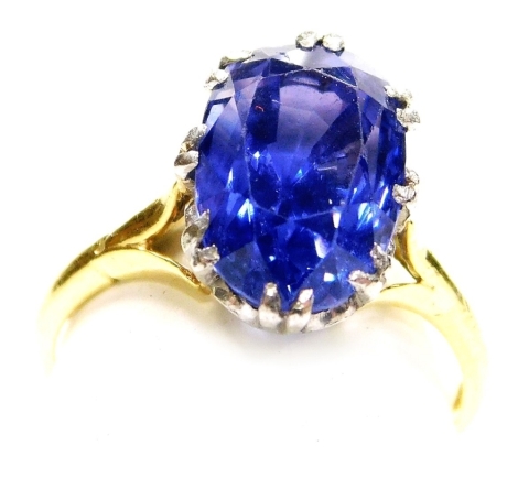 An 18ct gold and tanzanite solitaire ring, in a claw setting, size G, 2.8g.