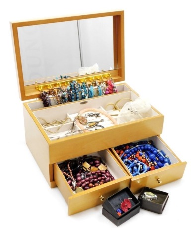 Silver and costume jewellery, including necklaces, brooches, a ring and a string of cultured pearls, in a jewellery box. (a quantity)