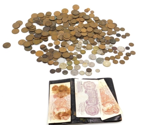 A group of pre decimal copper coinage, world coins, bank notes, etc., to include shillings, pennies, three pence pieces, coinage for Belgium, America, ten shilling notes, etc. (1 tray)