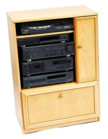 A William Lawrence light teak hi-fi cabinet, containing a Technics DC Servo automatic turntable system SL-BD20, Yamaha AM FM tuner TX-350L, stereo amplifier AX-V401, stereo cassette deck KX-260, and a compact disc player CDX-560, 101cm high, 71cm wide, 42