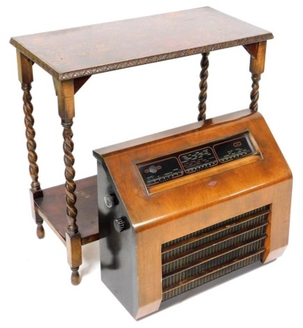 A mid 20thC Kolster-Brandes Limited walnut cased valve radio, model number ER30, serial number 08330, 54cm wide, together with an early 20thC oak side table, raised on barley twist supports united by an under tier, 68cm high, 71cm wide, 34cm deep. (2)