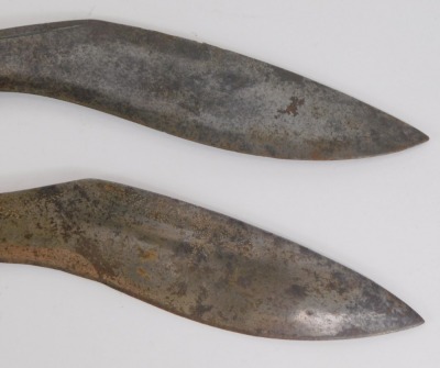 Two Eastern Kukris, each with a curved blade and horn handle, one black, one brown, with inlays and lion's mask terminal, 37cm long. (2) - 3