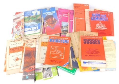 A group of Ordnance Survey maps, Canterbury and East Reading, RAC guides, Cotswolds Walking Guides, Great Britain Geographical motorways AA map, etc. (1 box)