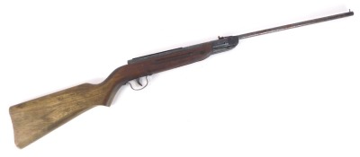 A Webley Scott Ranger air rifle, 97cm long. (AF)