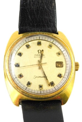 An Omega Seamaster gold plated gentleman's wristwatch, with a bicolour circular dial, with date aperture, stainless steel back on a black leather strap, the dial 3.5cm wide.