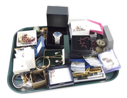 A group of costume jewellery, to include a Deco style pendant and earring set, a silver framed Masonic pendant, paste stone set jewellery, hat pins, wristwatches, fountain and ballpoint pens, etc. (1 tray)