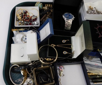 A group of costume jewellery, to include a Deco style pendant and earring set, a silver framed Masonic pendant, paste stone set jewellery, hat pins, wristwatches, fountain and ballpoint pens, etc. (1 tray) - 2