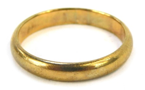 A 9ct gold wedding band, of plain design, ring size O½, 2.7g all in.