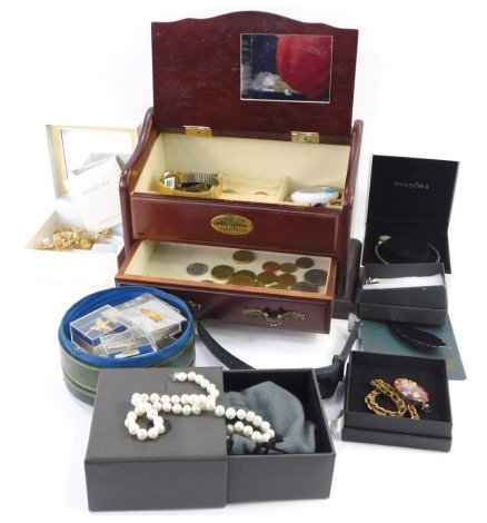 Costume jewellery and trinkets, to include a Pandora silver bracelet, various Royal Air Force collectors pins, dress rings, wristwatches, memorial flower necklace, etc. (1 tray)