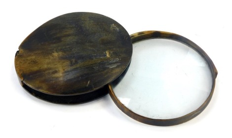 A horn cased magnifying glass, with oval case and magnifier, 10cm diameter.