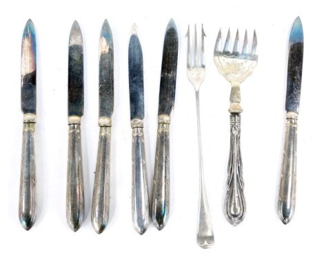 An Edward VIII silver pickle fork, Sheffield 1936, 0.86oz, six silver plated fruit knives, and a plated meat fork.