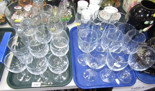 Various drinking glasses, pint glasses, wine glasses, and ice bucket. (2 trays)