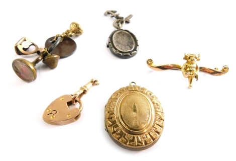 A group of 9ct gold and other jewellery, comprising a 9ct gold heart shaped locket and curb clasp, a 9ct gold Lincoln Imp bar brooch, 4cm wide, 5.2g all in, a set of gilt metal seal fobs, silver partial locket and a plated locket. (a quantity)