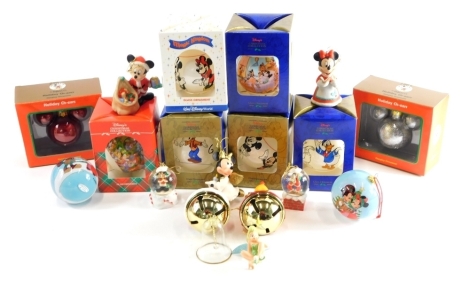 Various Disney Mickey Mouse and other Christmas decorations, snowstorms, etc., Minnie Mouse angel Christmas decoration, 8cm high, Holiday Cheers hanging ornament, various other Christmas decorations, Disney products, some partially boxed. (a quantity)