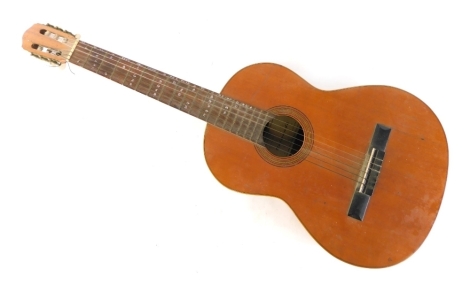 A Raimundo Spanish accoustic guitar, labelled 100cm wide.