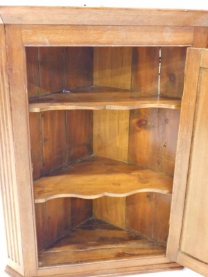 An oak hanging corner cupboard, with panelled door revealing shelves, in carved case, 88cm high, 70cm wide, 50cm deep. - 2