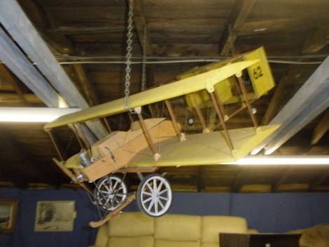 A model of an early bi-plane