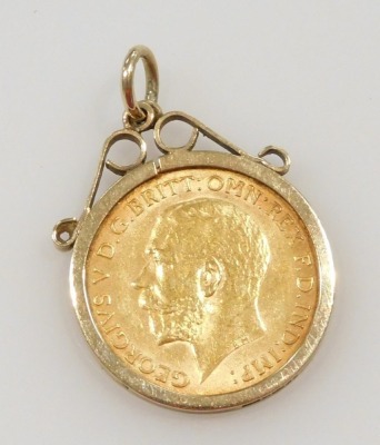 A George V 1913 gold half sovereign, in 9ct gold spring frame, 5.3g all in. - 2