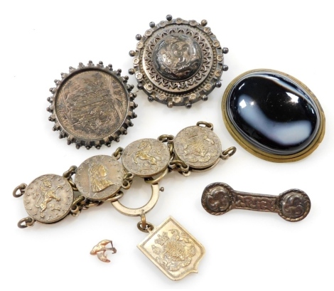 Victorian silver and costume jewellery, including a hair locket brooch, oval cabochon agate set brooch, and a Victoria Golden Jubilee commemorative bracelet.