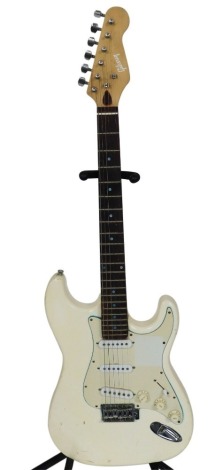 An electric guitar, with cream body, with applied Gibson logo. AUCTIONEER ANNOUNCE - Change to original description, not by Gibson