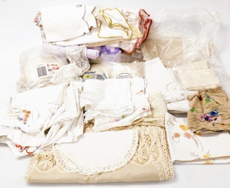 Assorted early 20thC and later table and bed linen, lace mat and doilies, antimacassars, tatting and hardinger napkins and handkerchiefs, and vintage bed linen, etc. (a quantity)