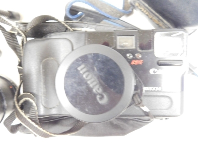 A Zenit SLX camera, with a Pentacon 4/300 lens, Minolta 7000 camera, Fujica 8EE movie camera, further cameras, tripods and binoculars. (a quantity) - 4