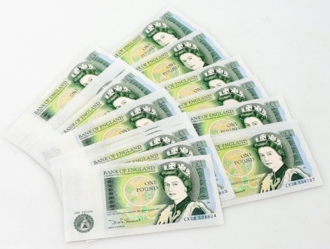 Twenty five mint and uncirculated one pound notes, chief cashier DHS Somerset, serial nos. CX38 534780/534804.