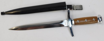 A Swiss dagger, with wooden handle, the blade marked BLSBNER SCHWYZ Victoria, No 269678, 21cm long, in metal scabbard with belt clip, 37cm overall length. - 2