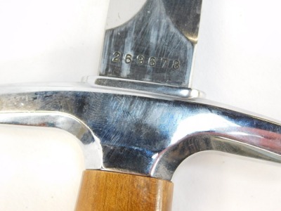 A Swiss dagger, with wooden handle, the blade marked BLSBNER SCHWYZ Victoria, No 269678, 21cm long, in metal scabbard with belt clip, 37cm overall length. - 4