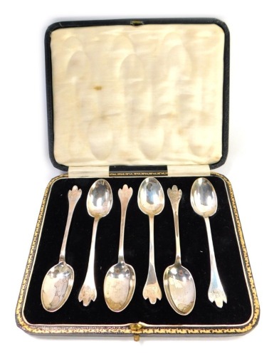 A set of six George VI rat tail silver teaspoons, with monogrammed terminals, Sheffield 1938, cased, 2.14oz.