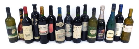 A collection of wine, comprising a Ruso Di San Gimignano, Don Enriqo Mendoza 2006, JP Chenet Cabernet 2008, Chateau Du Petit Thouars Touraine Reserve, Villa Farnia Di Farnese 2009, a Barone Paladino Sicilia, a Chateau Fontaine De Laubier Medoc 2005, a Cel