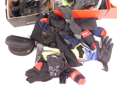 A group of bicycle trainers, Giro shoes, biking gloves, etc. (1 box) - 5