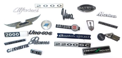 A group of miscellaneous car, van and bike badges, to include Bedford, Avenger, Maxi Princess and others. (1 tray)