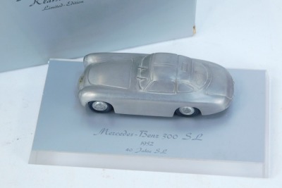 A Mercedes Benz 300SL 1952 diecast model, on perspex plinth, 15cm wide, boxed. - 2