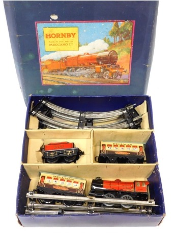 A Hornby Meccano clock work O gauge MO passenger set, including 0-4-0 locomotive and tender, two Pullman coaches and track. (1)