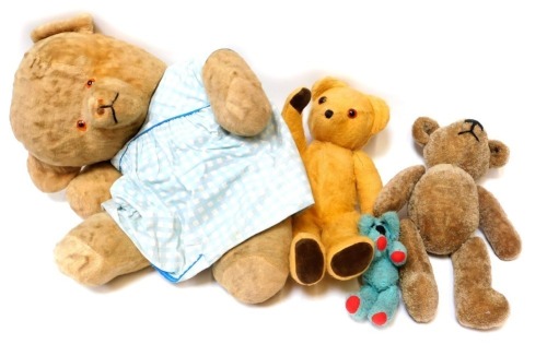 Teddy Bears, including a mohair articulated Teddy Bear with felt pads, knitted bear, etc. (4)