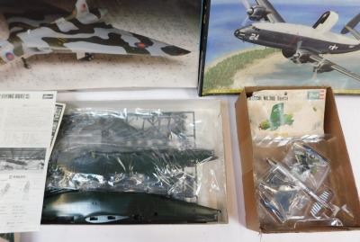 Airfix Heller and other model kits, including a 1:72 scale Lockhead EC-121 Warning Star, Avro Vulcan Series 9, H8 K2 Emily Japanese Navy Flying Boat, etc. (a quantity) - 2