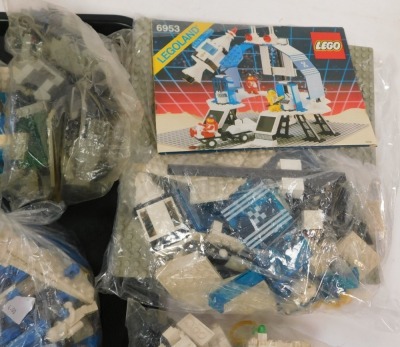 LEGO Classics Space Futuron sets, including 6930, 6953, 6780, etc. (2 trays) - 2