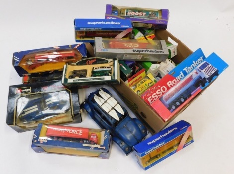 Burago, Corgi, and other diecast, including a Dodge Viper GTS Coupe, Ford Focus Rally Red Bull, Majorette Bassetts Jelly Babies London Taxi, Corgi Bentley 4.5 litre, Corgi Super Haulers, Jack Richards and Sons R Fakenham, Royal Mail Parcel Force truck, et