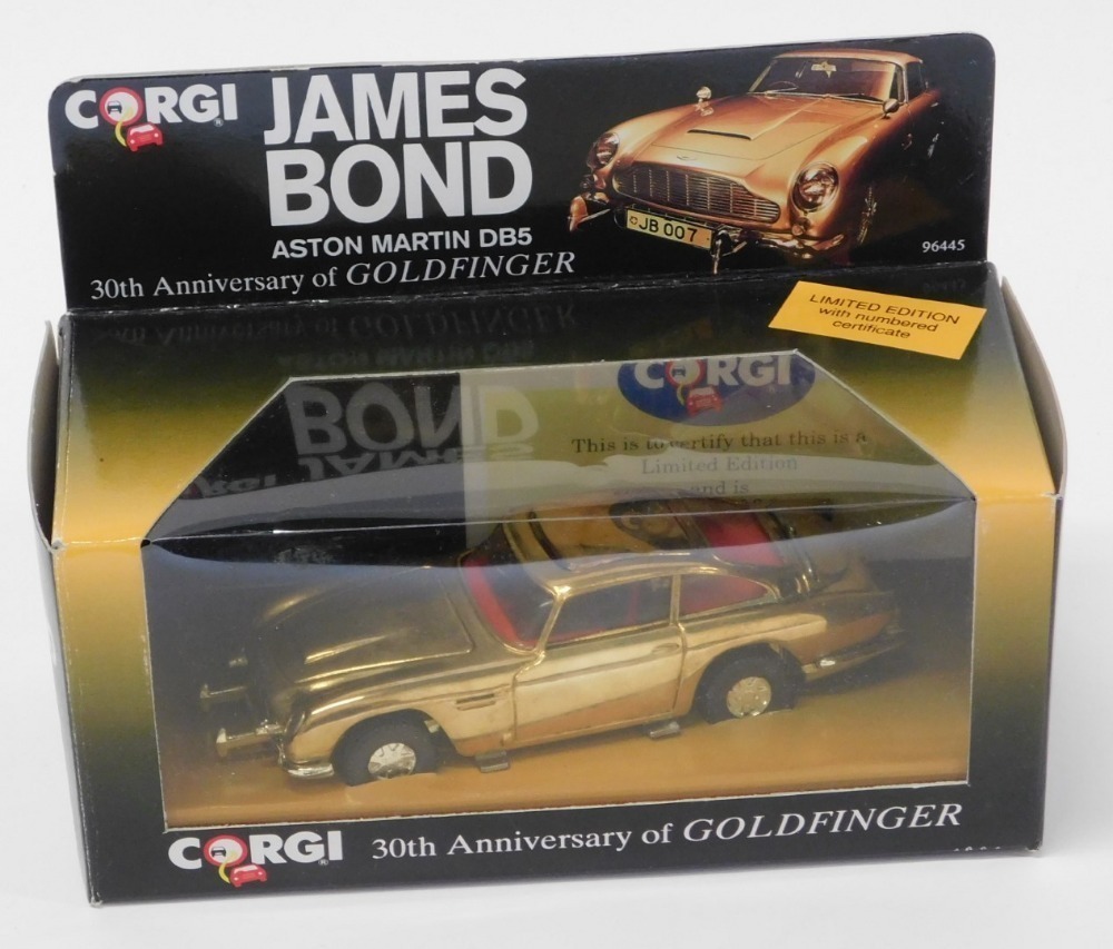 VOITURE CORGI TOYS JAMES BOND 007 GOLDFINGER - ASTON MARTIN DB5 (7x2,5cm) - Games and toys