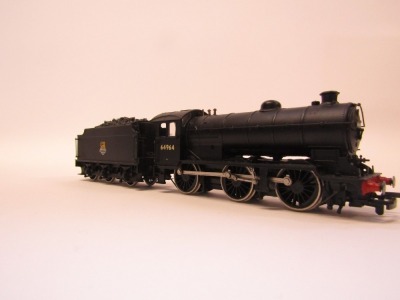 A Bachmann Branch Line OO gauge Gresley J39 Class locomotive, 0-6-0, 64964, BR black early crest, 31851. - 4