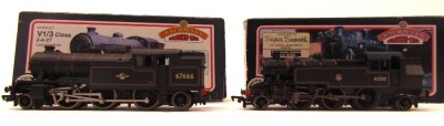 Two Bachmann Branch Line OO gauge locomotives, include a Gresley V13 Class locomotive and a Ivatt Class 2 locomotive, boxed. (2)