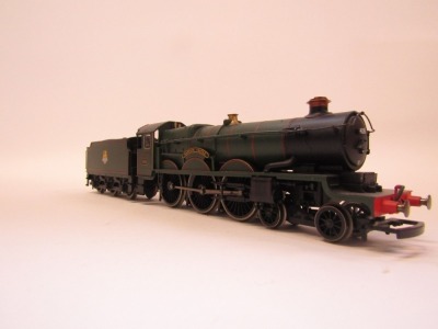 A Hornby OO gauge Castle Class locomotive Warwick Castle, 4-6-0, 4081, BR line green, R2543. - 4