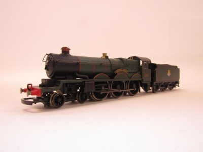 A Hornby OO gauge Castle Class locomotive Warwick Castle, 4-6-0, 4081, BR line green, R2543. - 5