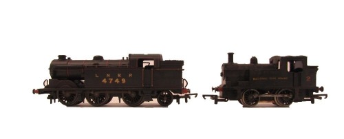 Hornby OO gauge locomotives, comprising a Gresley Class N2 locomotive, 0-6-2T 4749 LNER Black, and an U-Little Classified 0-4-0 National Coal Board locomotive number 2. (2)