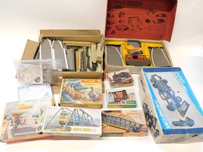 Tri-ang, Airfix, and other OO guage model kits, including R588 Arnhem Platform set, 0-4-0 Saddle tank locomotive, R146 engine shed, Airfix girder bridge, Airfix turntable, Tri-ang Railways R81 station set. (1 box)