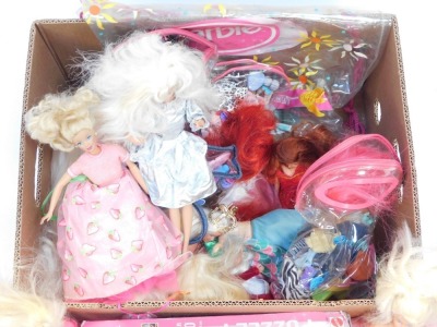 A group of Barbie, Sindy and other unnamed dolls. (1 box) - 2